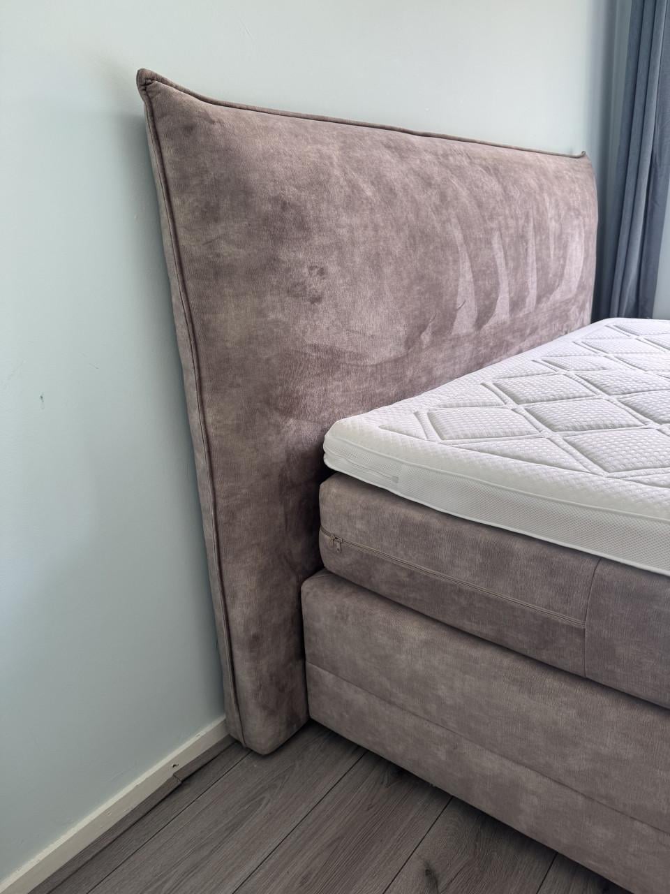 Luxe Liver Breeze Boxspring (160x200) + Karlsson donzen dekbed- nieuwstaat