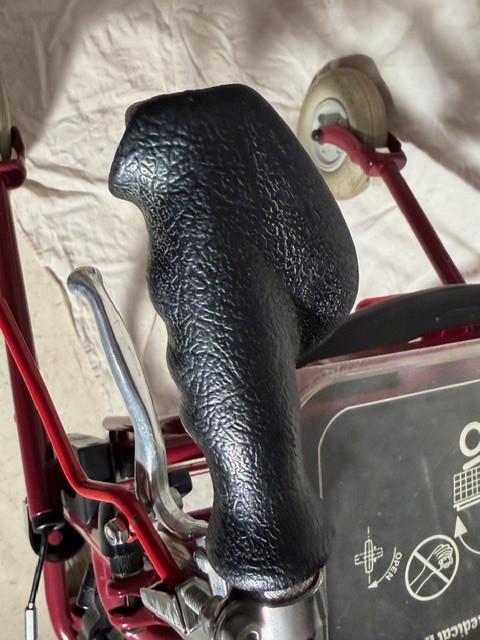 Rolator kleur donker rood.