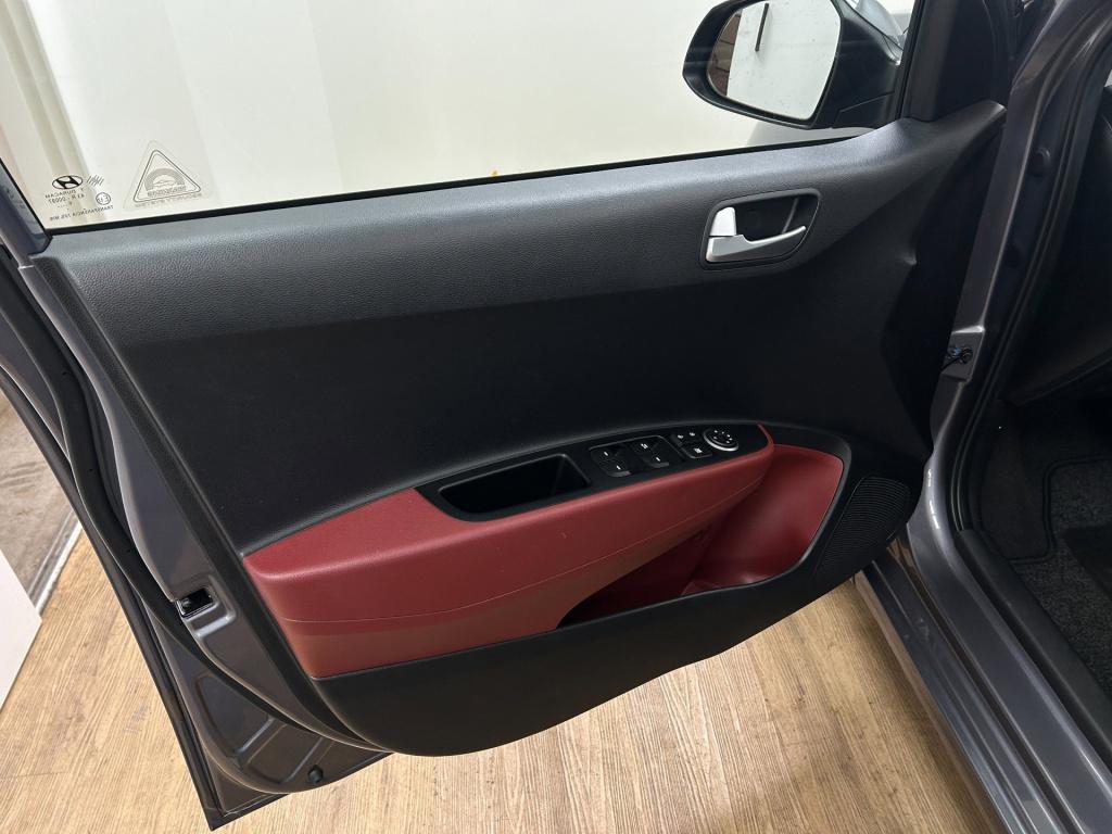 Hyundai I 10 occasion 1.2i | grijs | tweedehands hyundai i10 | airco | pano