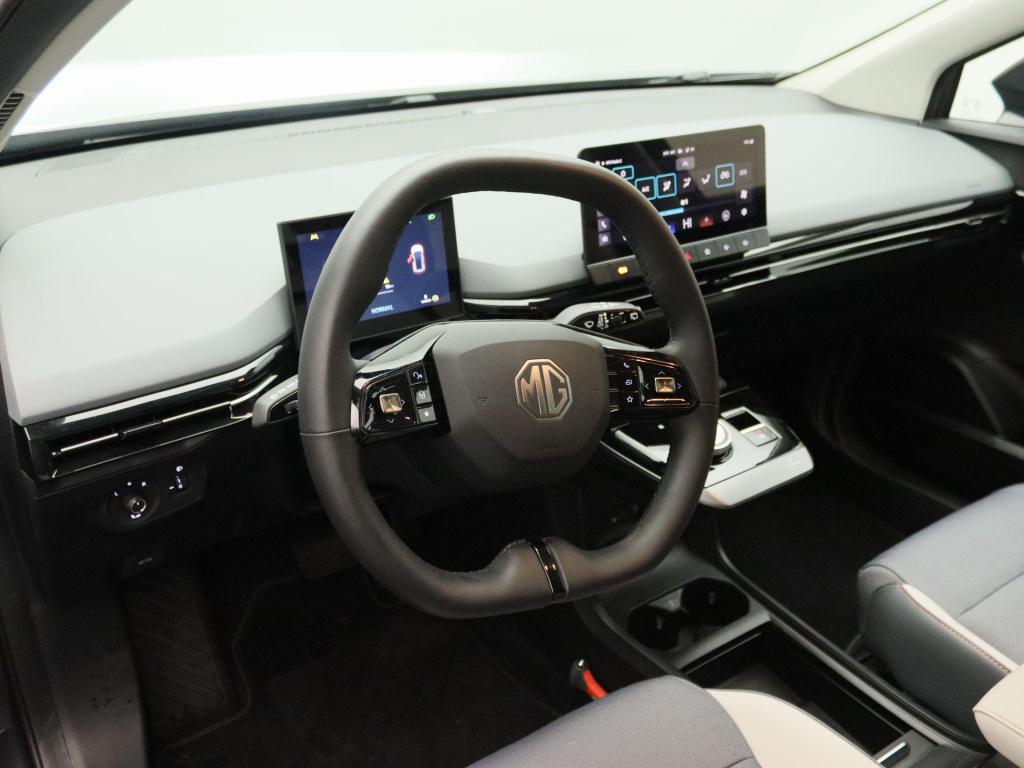 MG Mg4 long range luxury 64 kwh | carplay | stoelverwarming | stuurverwarmi