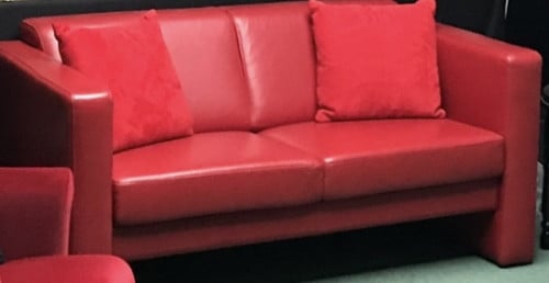 Rood leren tweezits bank