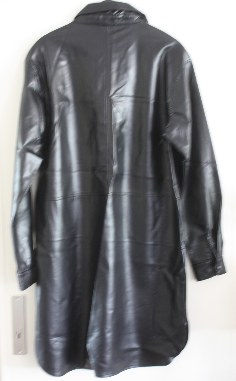 Zwarte lederlookjurk met kraag  met drukknopen maat L