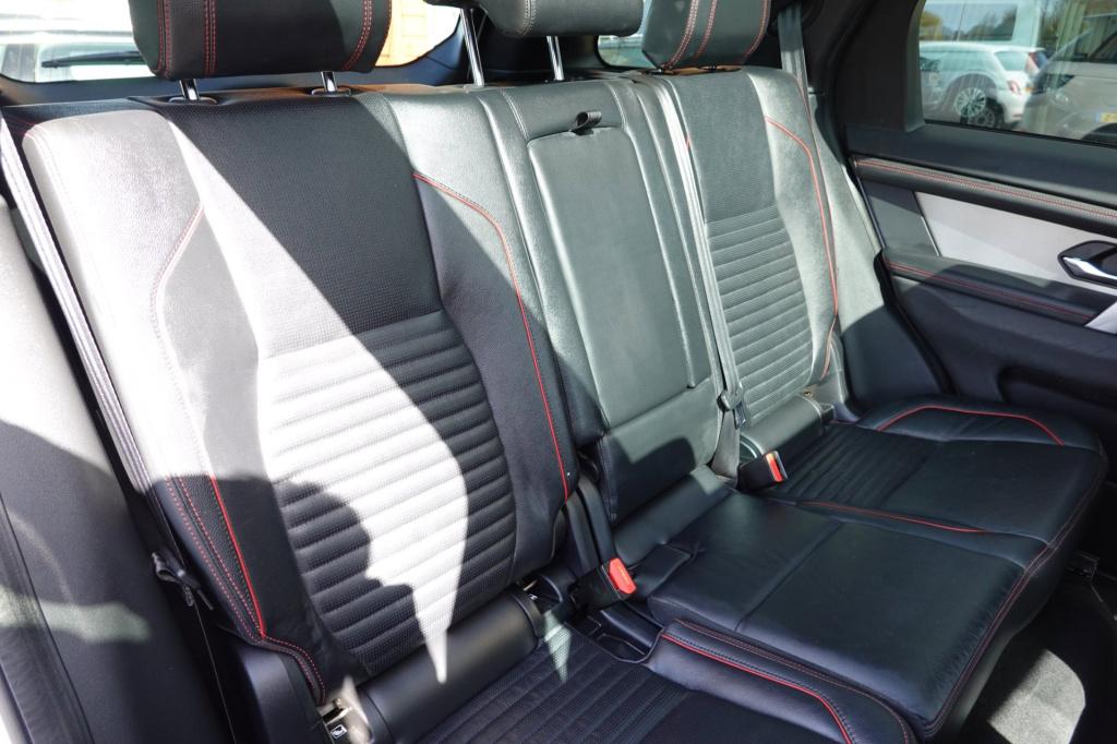 Land Rover Discovery p300e 1.5 r-dynamic hse