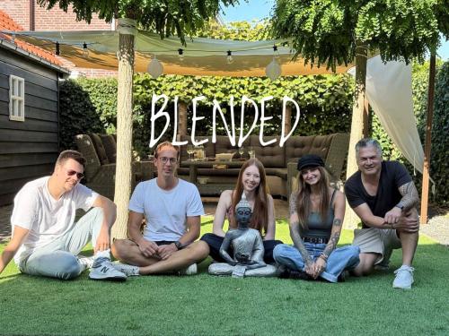 🎸 Popcoverband 'Blended' boeken? De perfecte mix voor uw café of event!