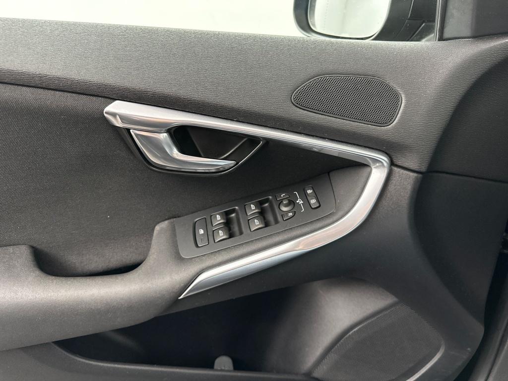 Volvo V40 t3 153pk nordic+ standkachel| navi| cruise| climate| oncall| 17''
