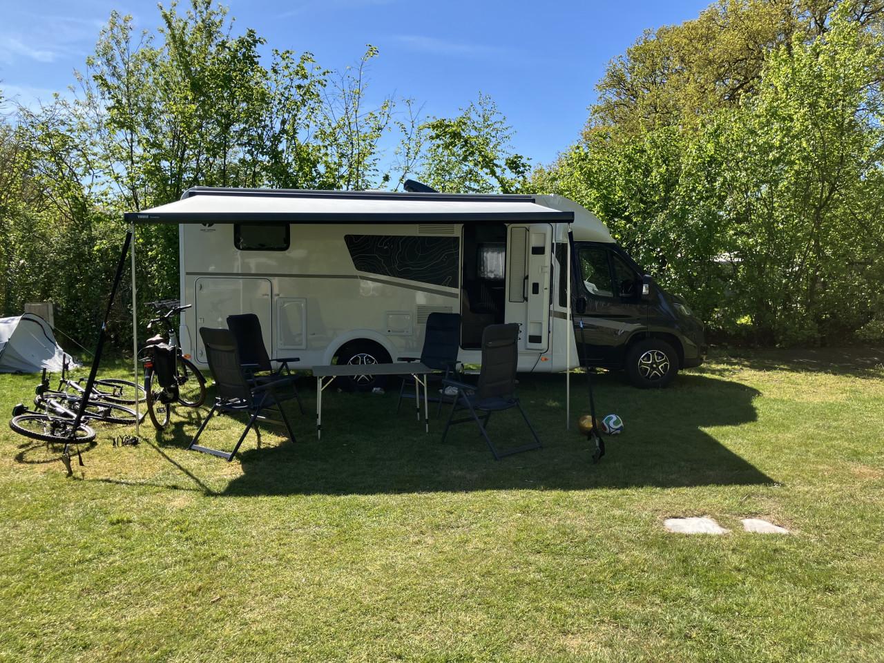 Schiterende 4 pers camper huren nog in de zomervakantie ? Te huur camper!