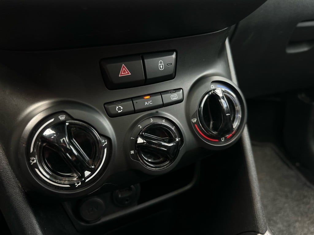 Peugeot 2008 1.2 t blue lion // panoramadak // apple carplay //