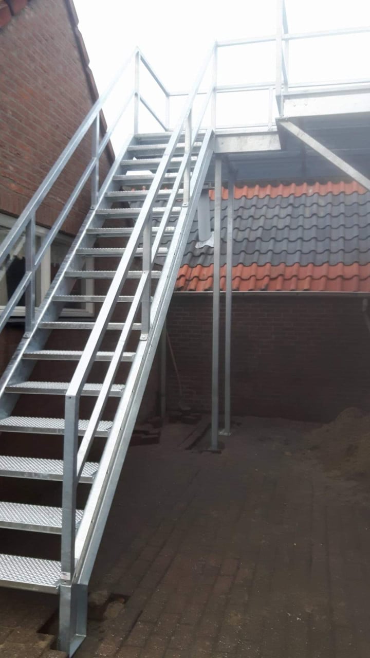Buitentrappen, tuintrappen, kwartslagtrap, spiltrap, rechte trap