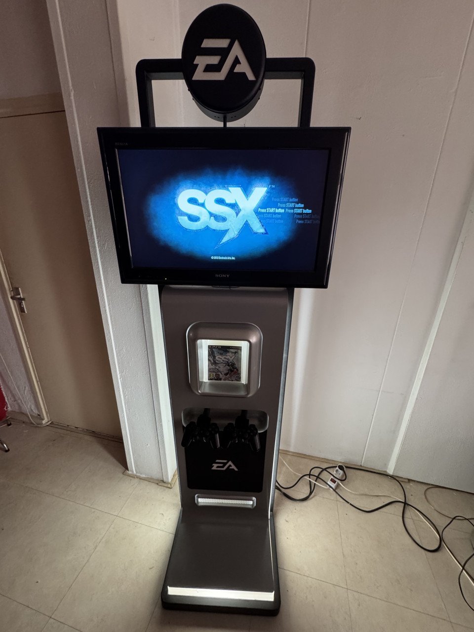 PlayStation 3 promo-stand – SSX snowboard game (EA Games)