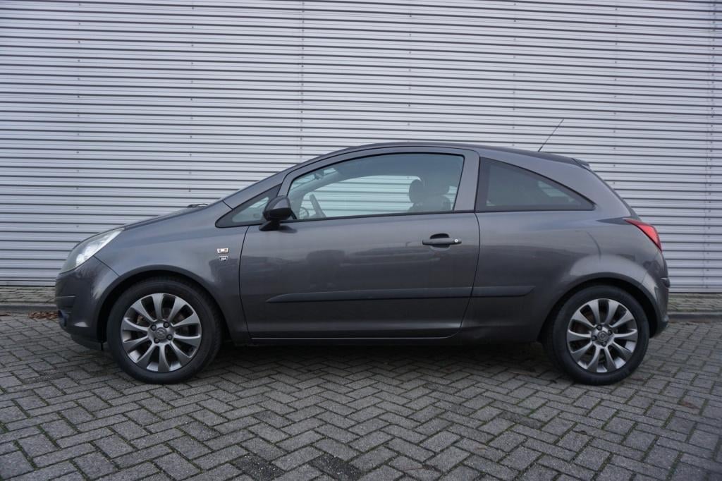 Opel Corsa 1.4-16v '111' edition airco / elektr. ramen / cruise / trekhaak