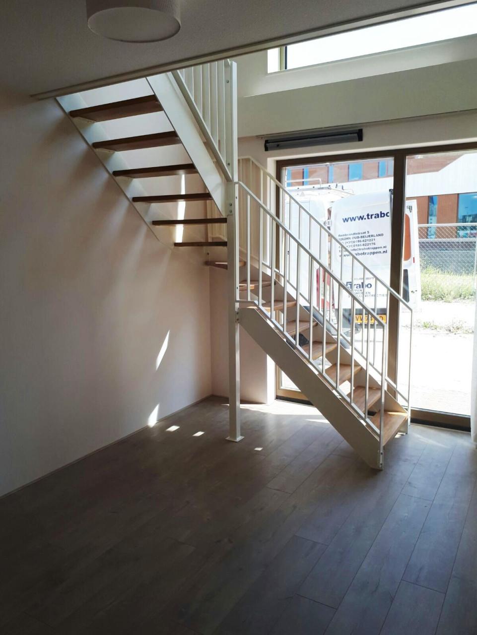 Stalen Kwartslagtrappen op maat – Compact & Stijlvol