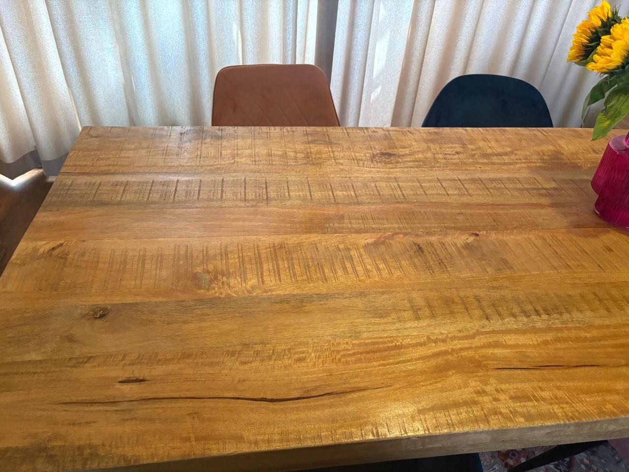 Mooie massieve eettafel