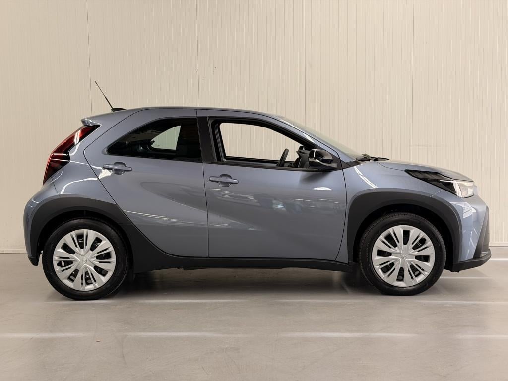 Toyota Aygo X hybrid 115 play