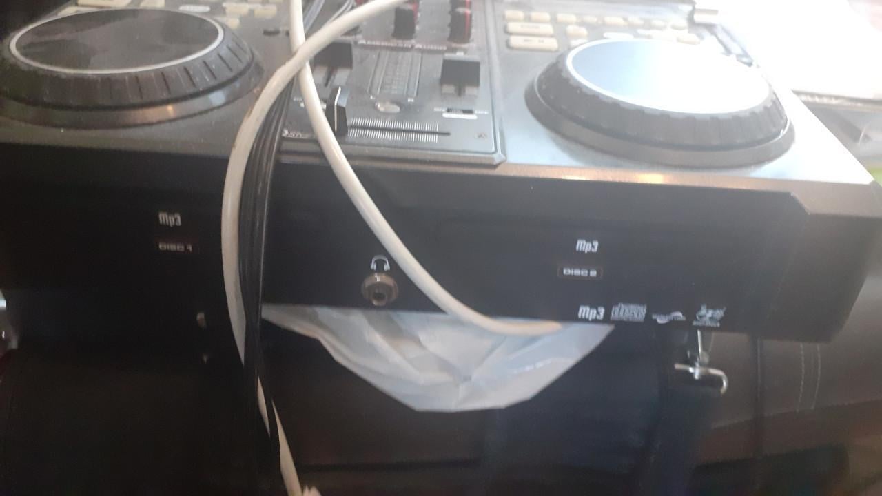 Dj set - mengtafel - AMERICAN AUDIO - MP3 DJ - Controller