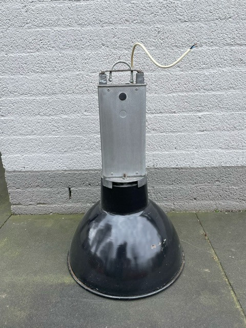 Oude industriële hanglamp uit de jaren ‘60. Merk “Mazda”.