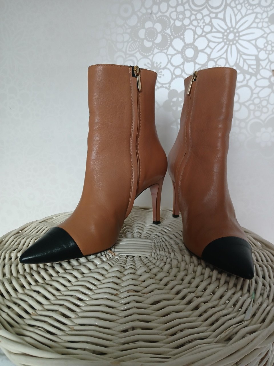 Leuke enkellaarsjes , camel/zwart, maat 39