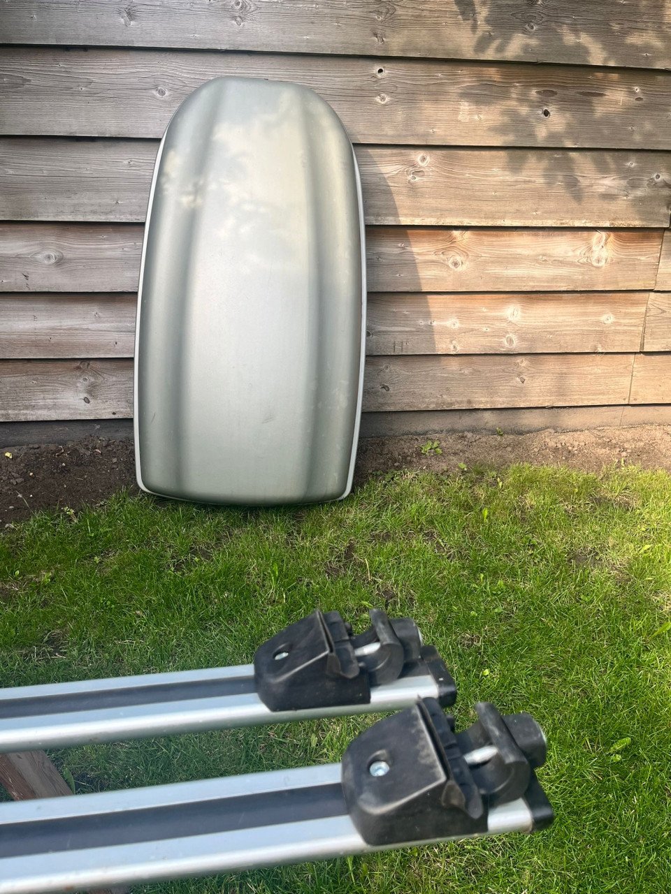 Dakkoffer met dakdragers