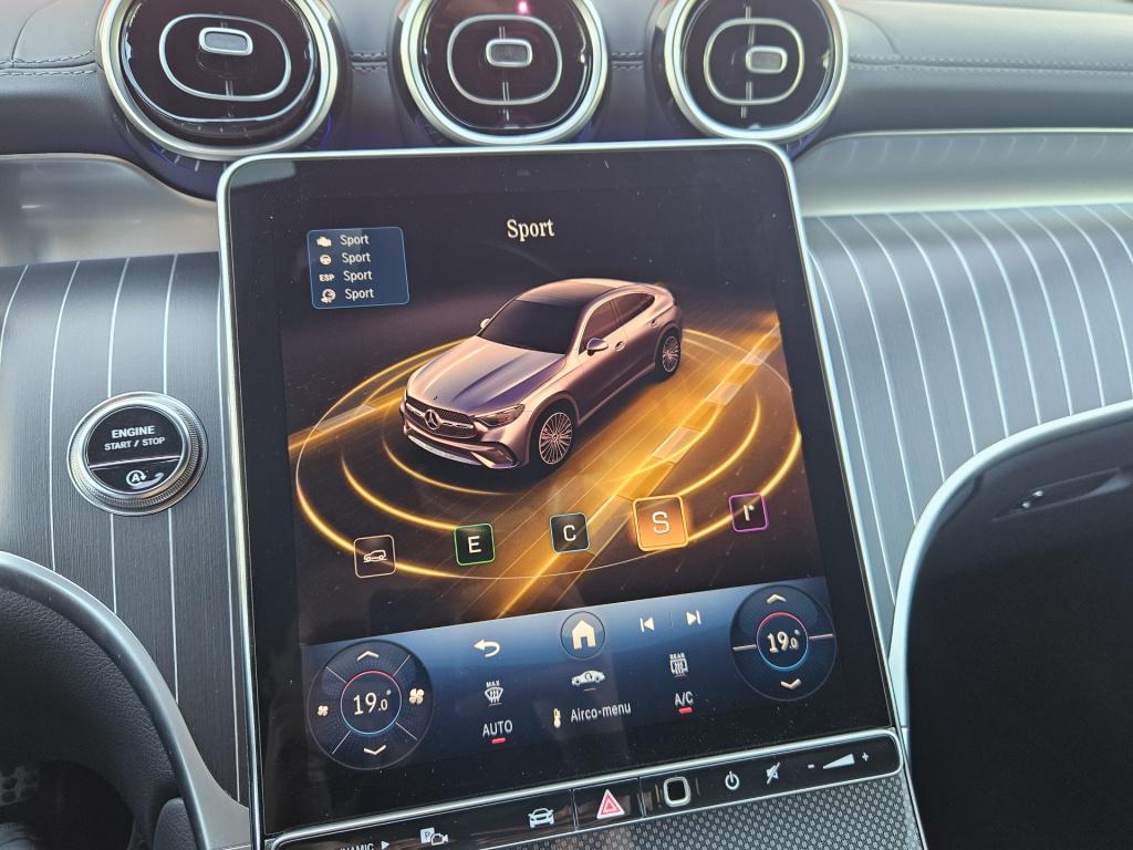 Mercedes-Benz Glc 200 4matic amg line | acc | camera | carplay