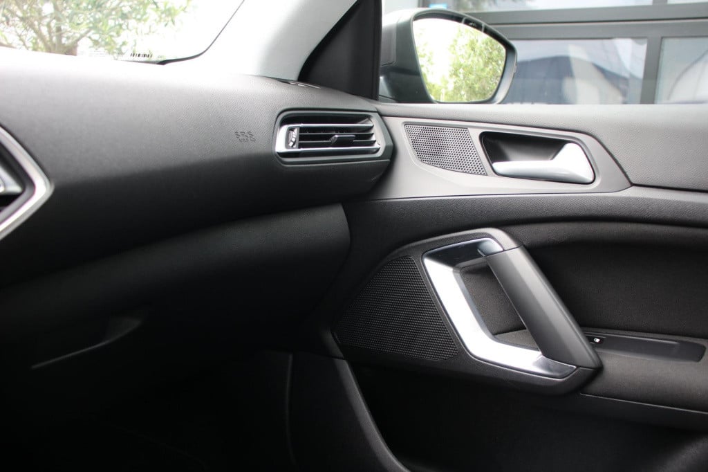Peugeot 308 1.2 puretech active - cruise - navi - pdc - dis.riem 2024 v.v.!