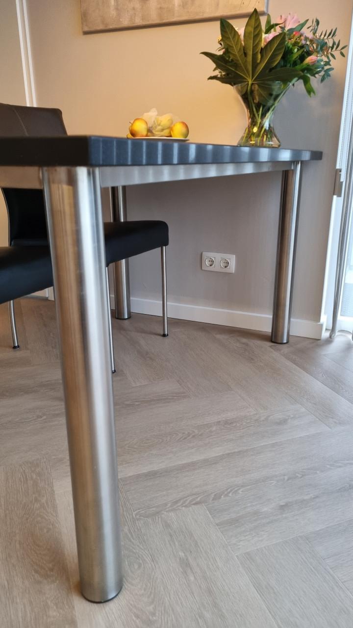 Eetkamer tafel met composiet blad
