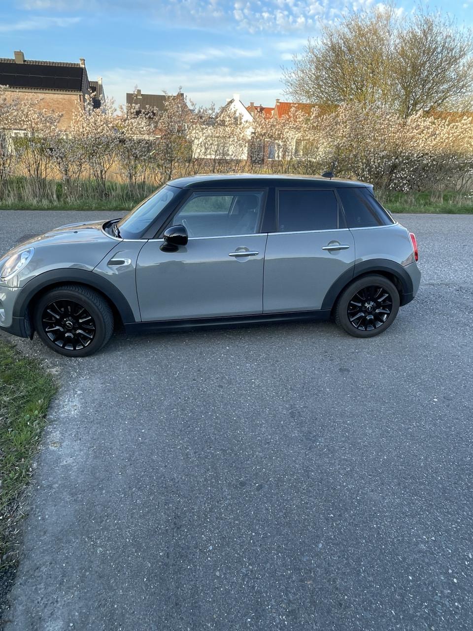 Te koop MINI Cooper 1.5 Business (origineel NL, 5-deurs, BT, Navi)
