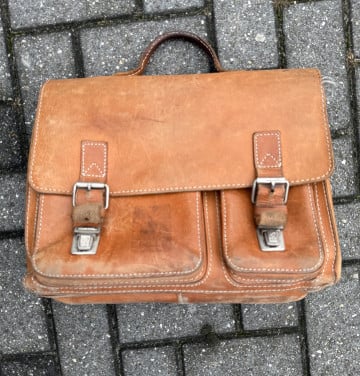 Vintage dik leren schooltas. Orginal Ruitertassen