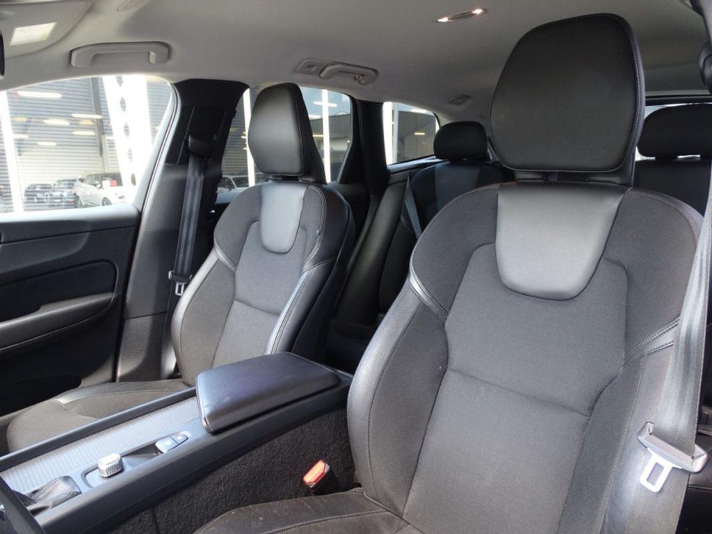 Volvo XC60 2.0 d4 momentum pro adap. led | apple carplay/android auto!