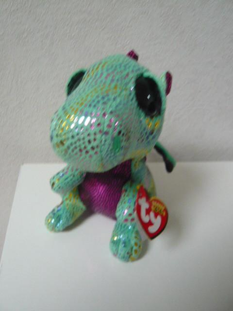 NIEUWE DINO  MET DE KAARTJES ER NOG AAN