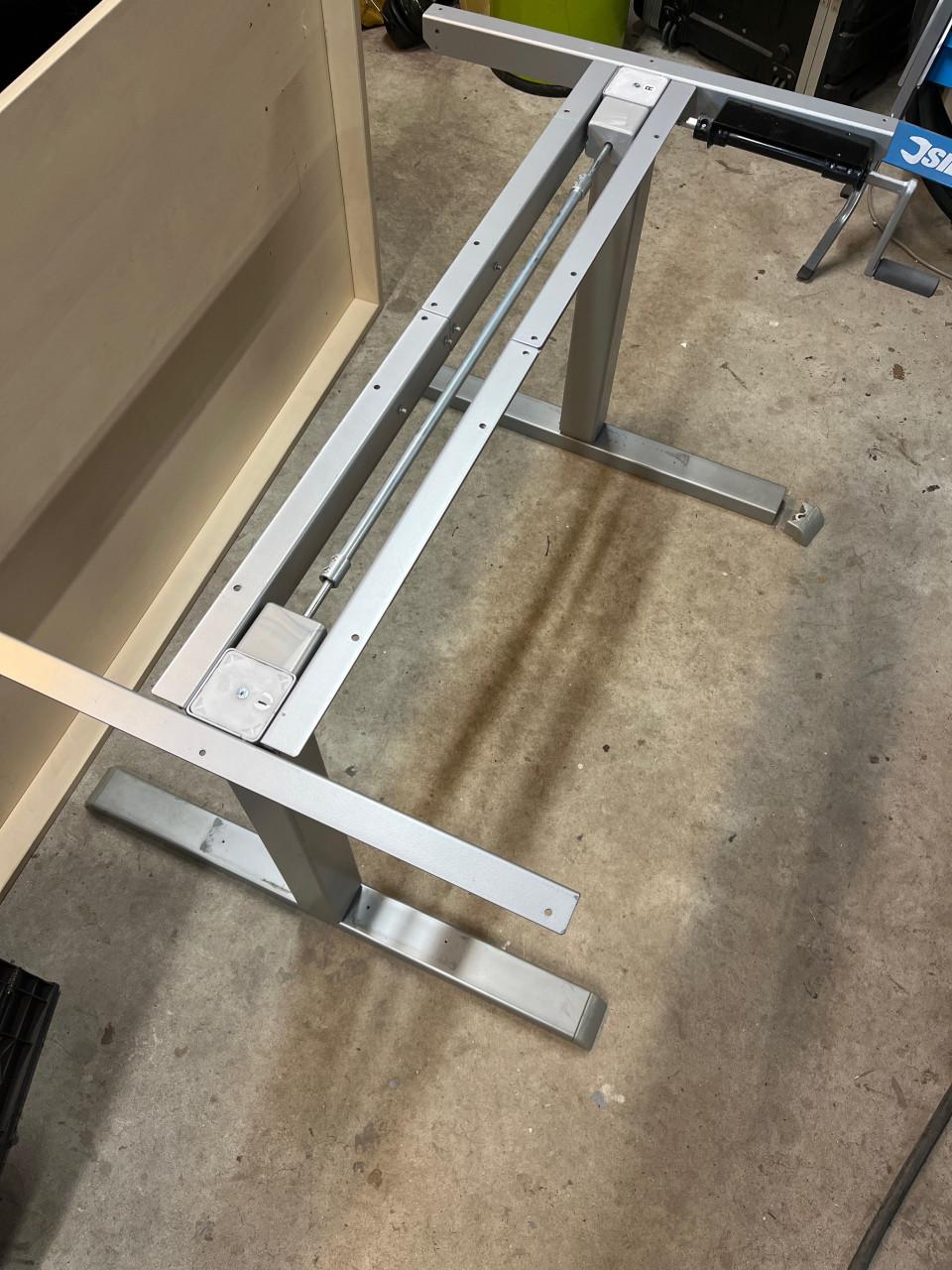 In hoogte verstelbare werktafel, werkbank