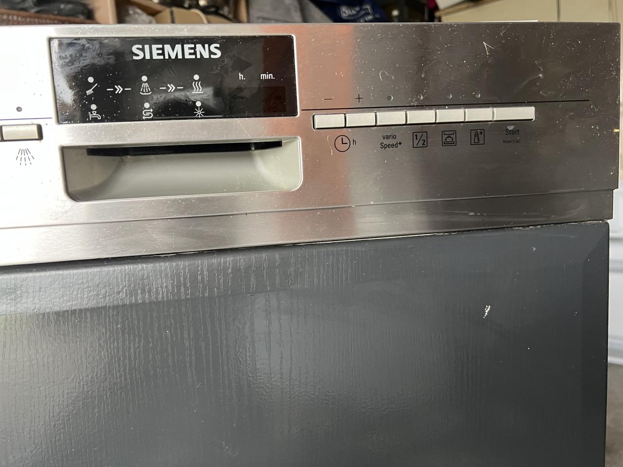 Siemens inbouw Vaatwasser met bestek lade 83x60 cm.