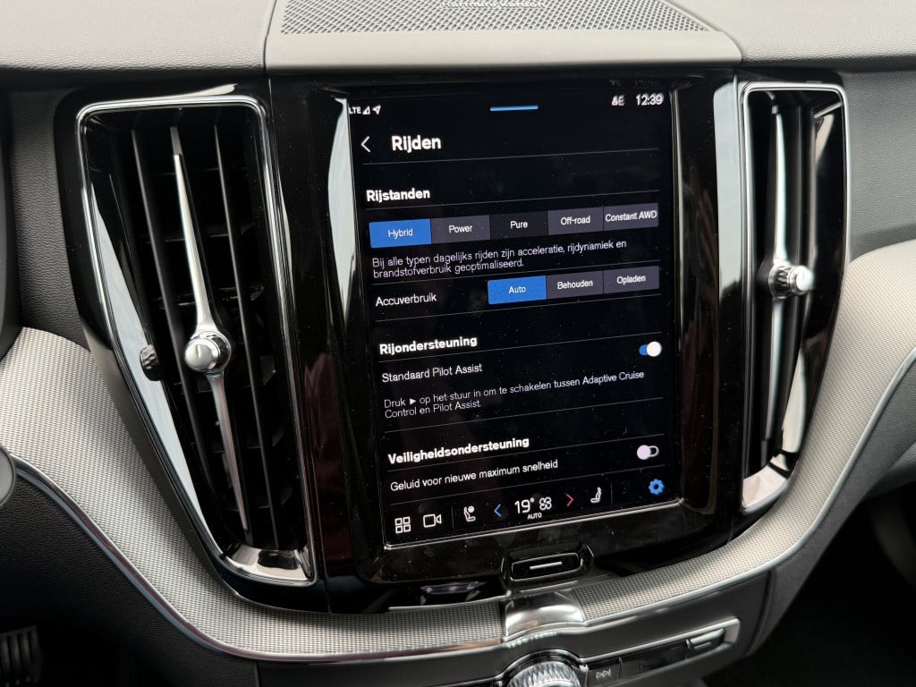 Volvo XC60 t8 455pk recharge ultra black ed| pano| 360 camera| stoel.vent|
