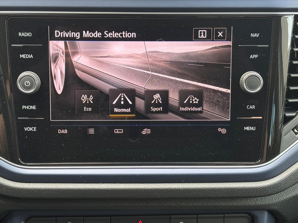 Volkswagen T-roc 1.5 tsi 150pk 7-dsg t-roc sport|trekhaak|carplay|navi|rijk