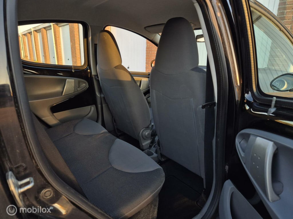 Peugeot 107 1.0-12v / 5-deurs / airco