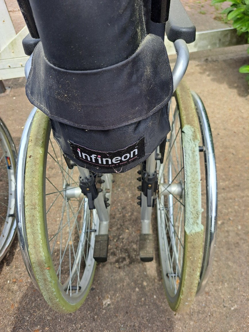 2 X OPVOUWBARE ROLSTOEL TE KOOP.