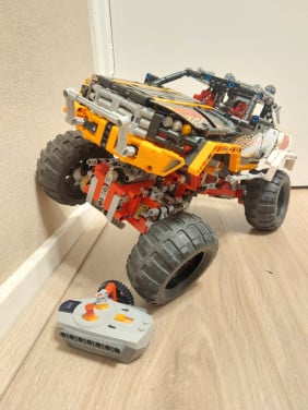 LEGO TECHNIC 9398 4x4 Crawler