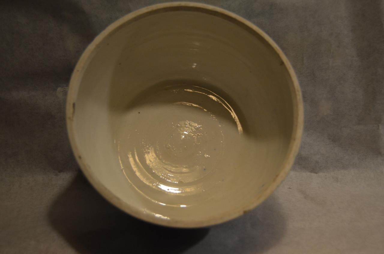 Twee polychrome porseleinen dekselpotten China 20e eeuw.