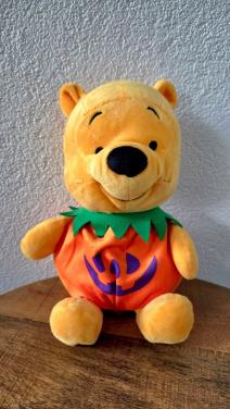 🎈Disney Pluche knuffel Winnie de Poeh in een pompoenpakje.