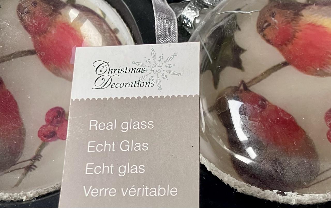 Glazen kerstballen, Roodborst