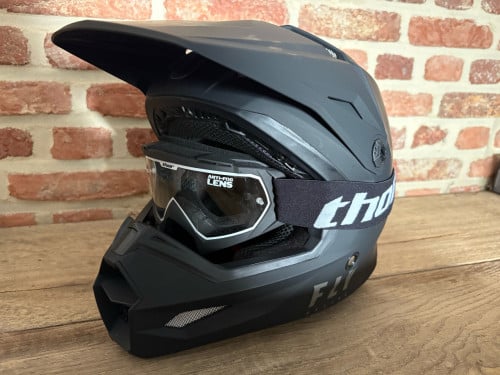 Fly racing kinderhelm maat 52-53 met bril.
