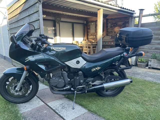 Motorfiets Triumph sprint 900