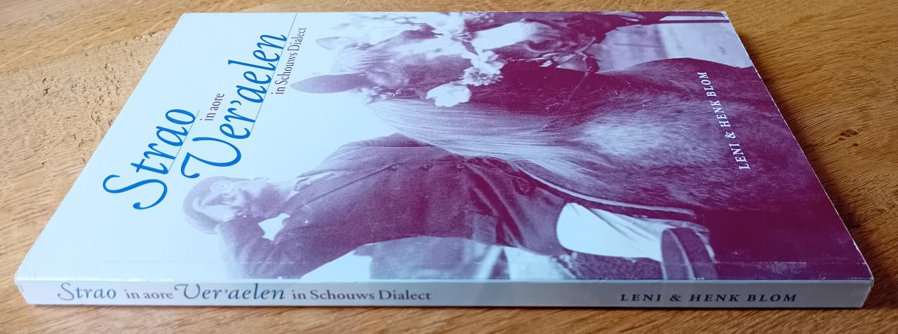 Strao in aore Ver'aelen in Schouws Dialect -  Leni & Henk Blom 2001