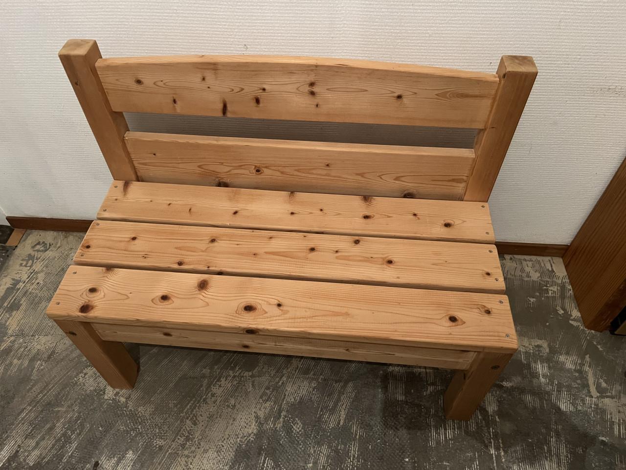 Grenen kinderbankje
