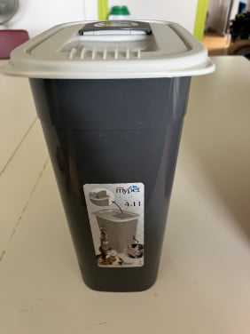 Voercontainer grijs