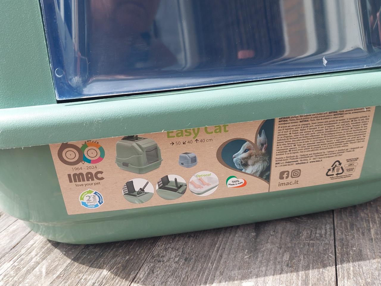 Nieuwe khakigroene kattenbak