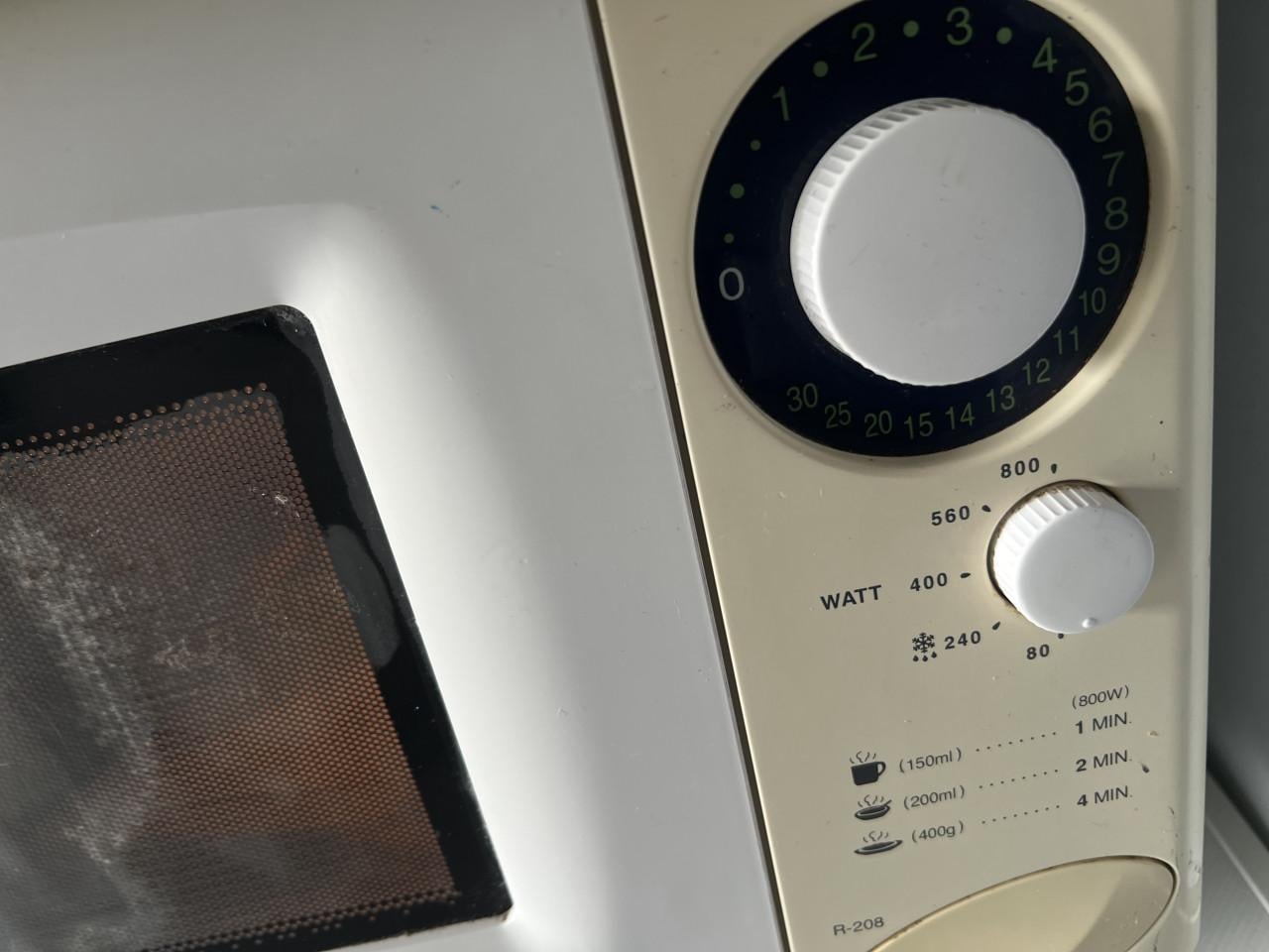 SHARP magnetron zeer eenvoudig te bedienen. Schoon en netjes