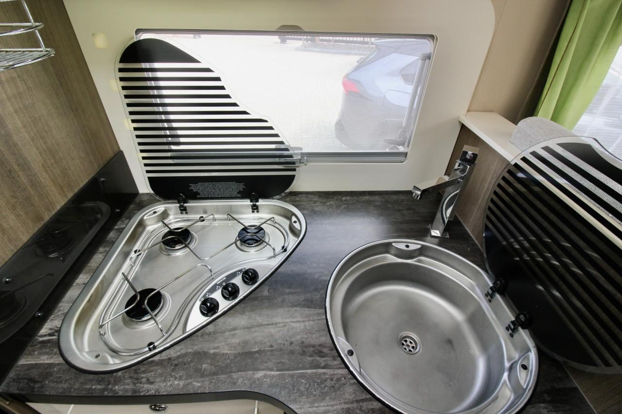 Chausson Welcome 625 (Vast bed + Hefbed, zeer netjes, Euro 5)