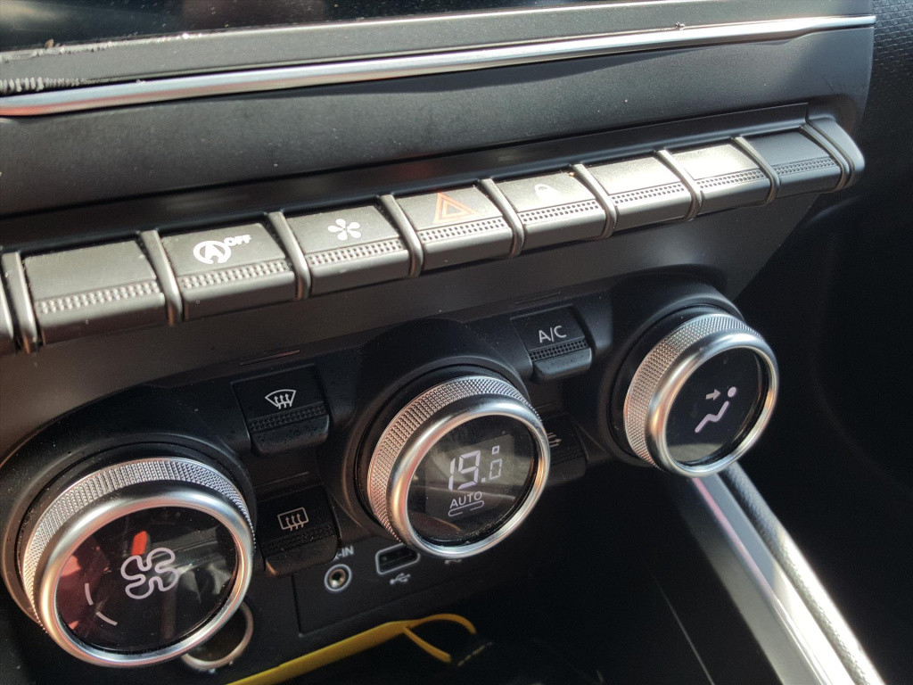 Renault Clio 1.0 tce 90pk intens navigatie | trekhaak | cruise & climate co