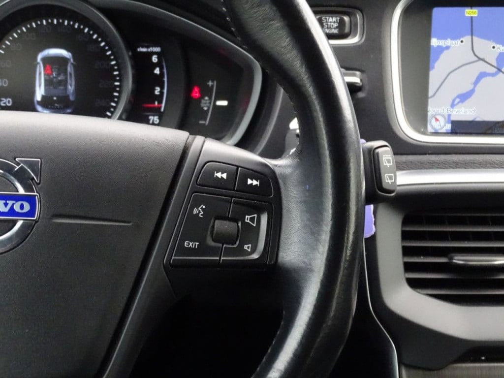 Volvo V40 1.6 t2 momentum stoelverwarming | navi | bluetooth