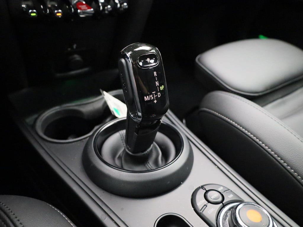 Mini Countryman 1.5 cooper business edition | automaat | lage km stand | ac