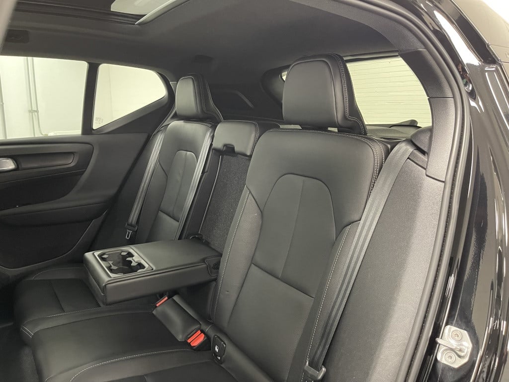 Volvo XC40 1.5 t4 rech r-design | trekhaak | panoramadak | leer |